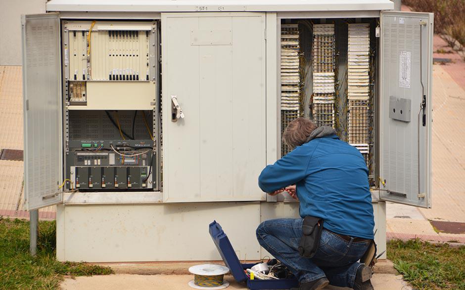électricien de maintenance Brières-les-Scellés